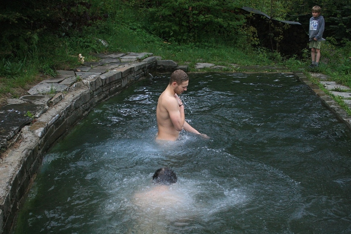 22 - Jaryn si ledovou koupel užívá (foto Antek)