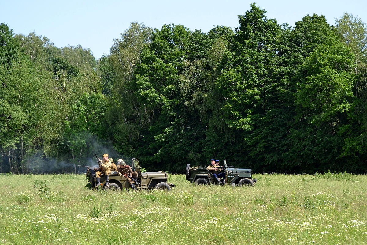 14 - motorizovaná jednotka je zahnána zpět k lesu