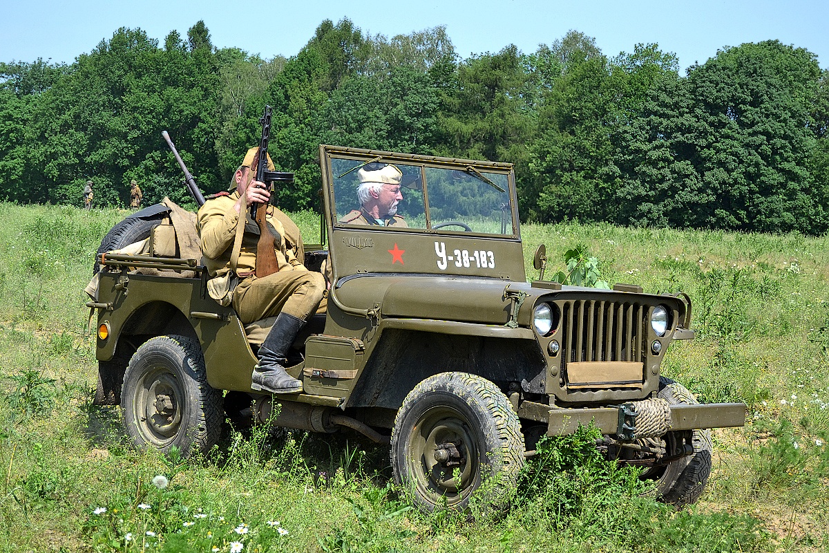 35 - džíp v ruských barvách