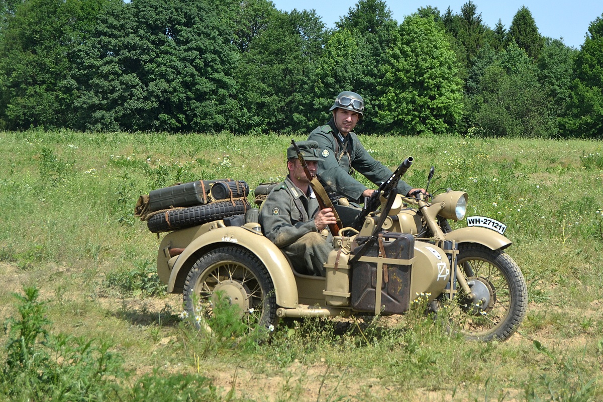54 - jiný motocykl, jiní herci