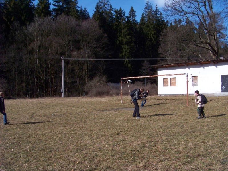 04 - Frisbee