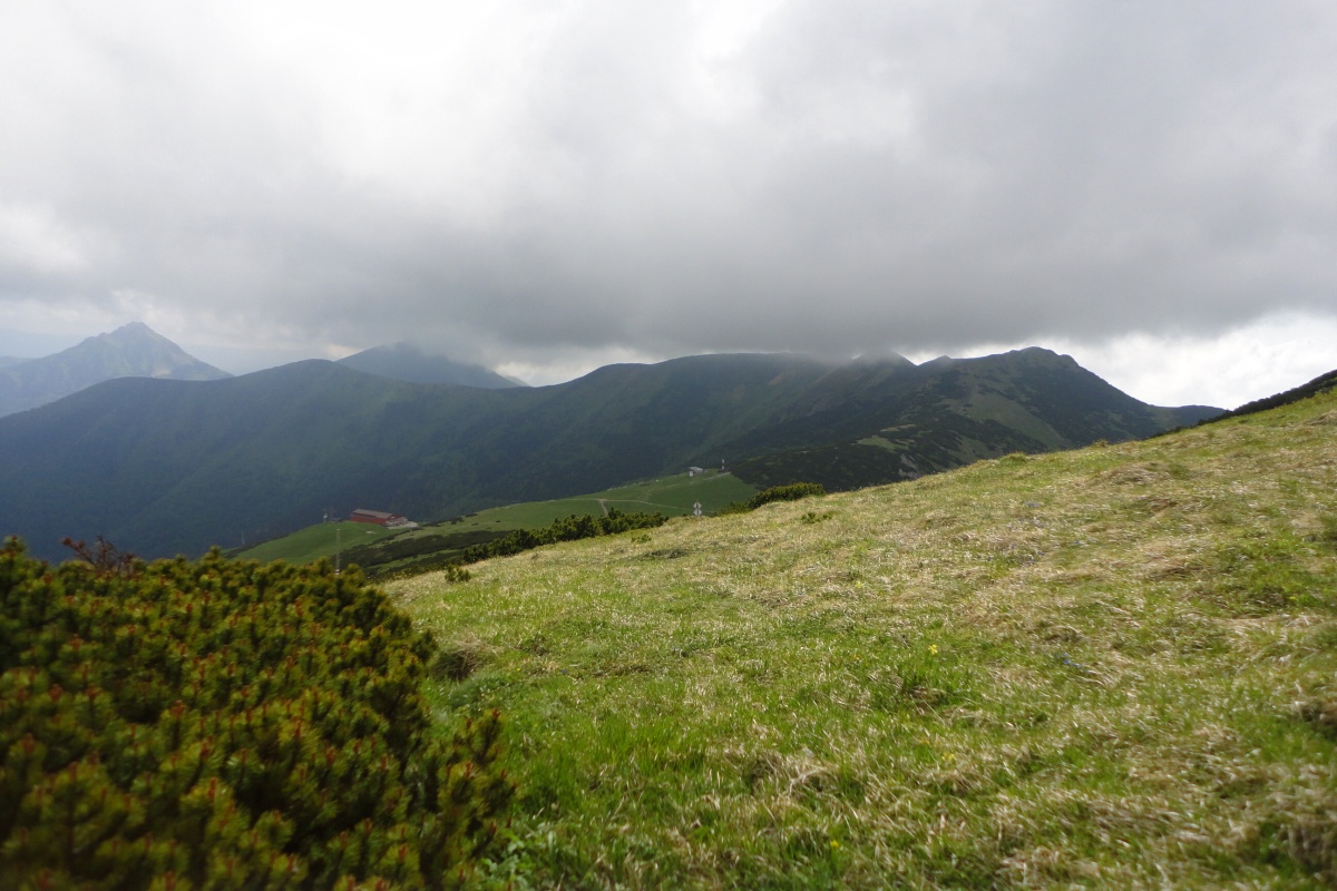 06 - hrana Velkého Kriváňa, pohled na horní stanici lanovky
