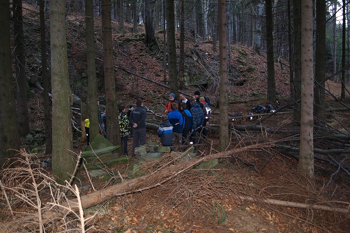 50 - A my se taky vydáme domů. Nějak nám ten vyměřený čas rychle utekl. 
