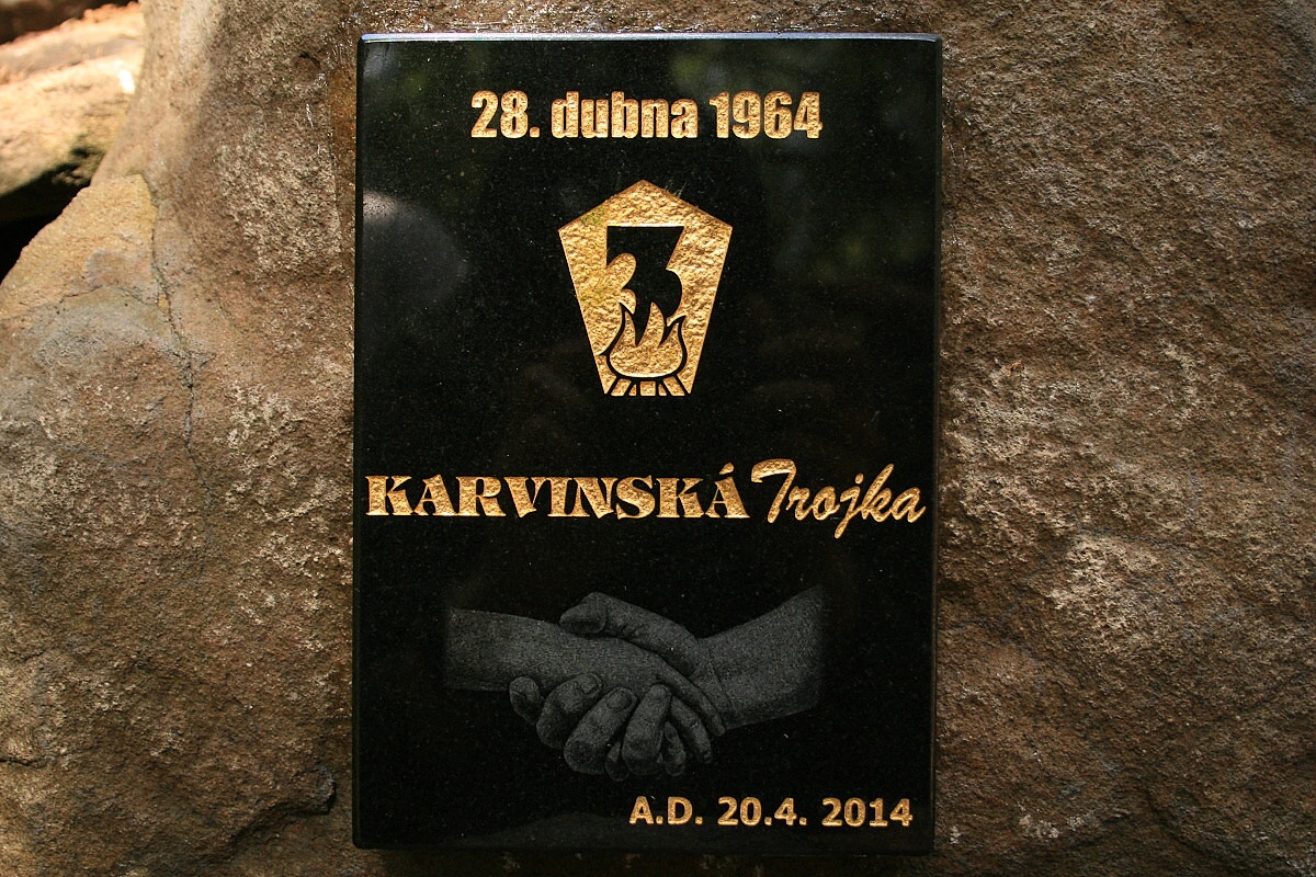 27 - deska k 50. výročí oddílu