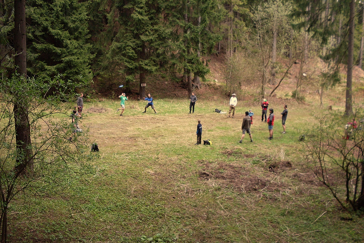 35 - skály jsou dnes zarostlé hustým lesem