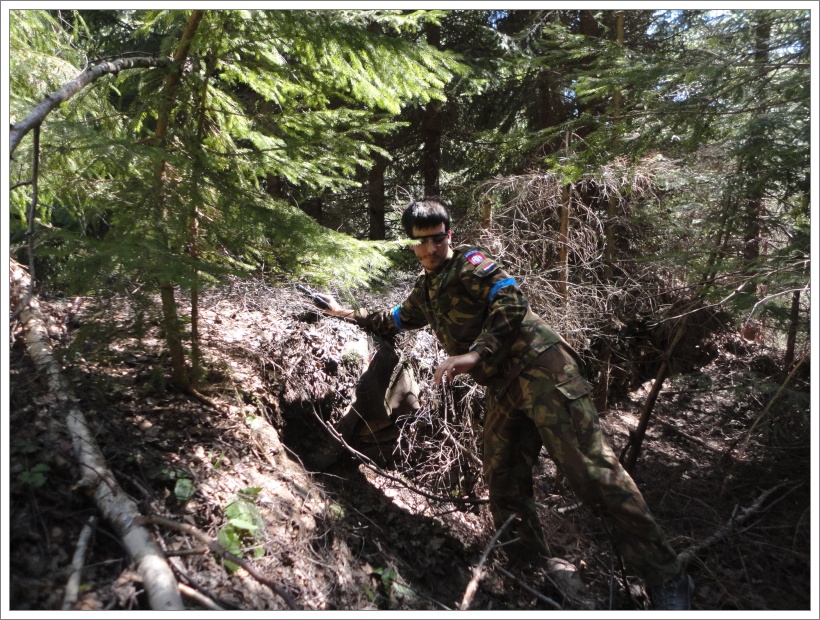 19 - Vitas v kamenných zbytcích sklepa dřevěnice