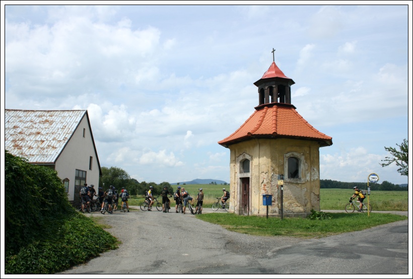 011 - kaplička nad Janovicemi