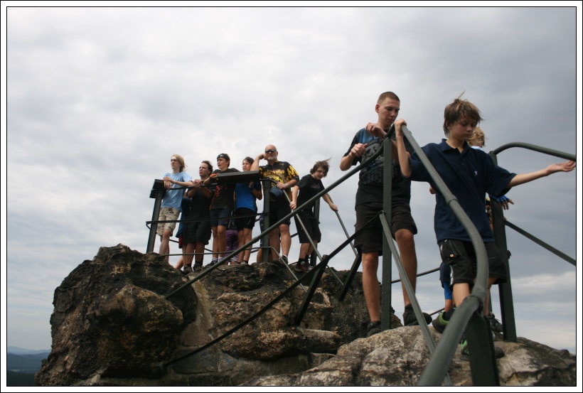 033 - Popova skála (565 m), skalnatý vrcholek typu tor, z dálky připomínající hradní zříceninu