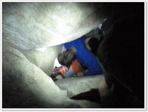 ... štěrbinou se prokousati nadlidskou práci nám dalo ...